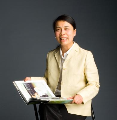14 Ms. Eve Tam Museum Director, Hong Kong Museum of Art Eve Tam holds a B.A. in Fine Arts (1991) and M.A. in Cultural Studies (2003) from the University of Hong Kong, and a M.A. in Museum Studies from the University of Sydney (2013).