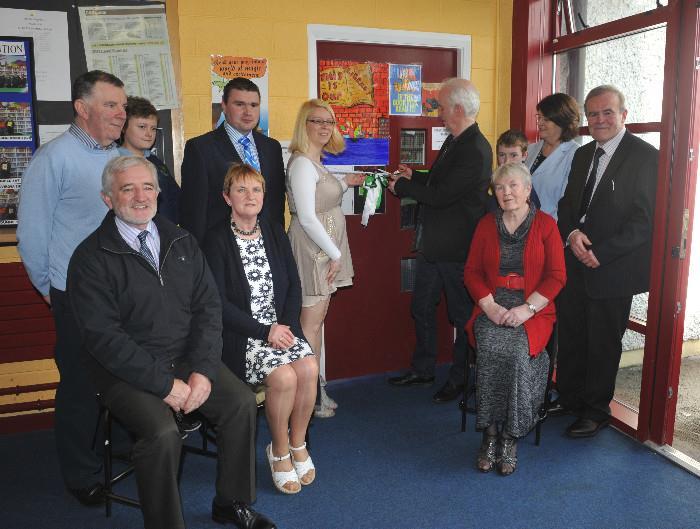 School Library Scoil Ruáin extended a warm welcome to acclaimed actor Séan McGinley when he visited the school on Friday April 19 th to perform the official opening of the school library.