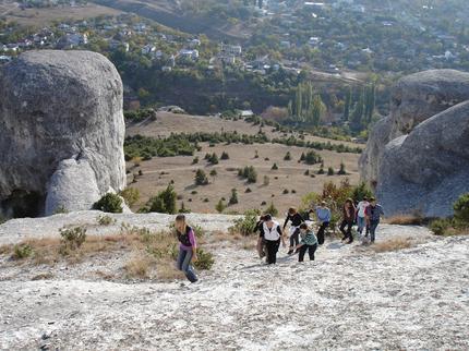 Active discovering The next session had been conducted in Crimea Mountains and old city of Bakchisaray (former Sallatchik village).