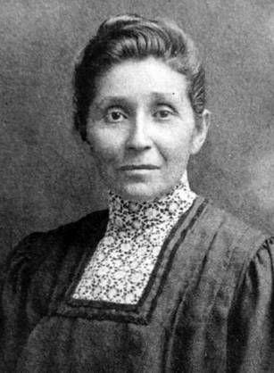 Who are some important Native Americans? Susan La Flesche Picotte: Susan La Flesche Picotte was the first Native American woman to become a physician in the United States.
