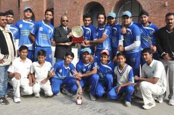 Tournament: 23 November 2012 The School Cricket team With the