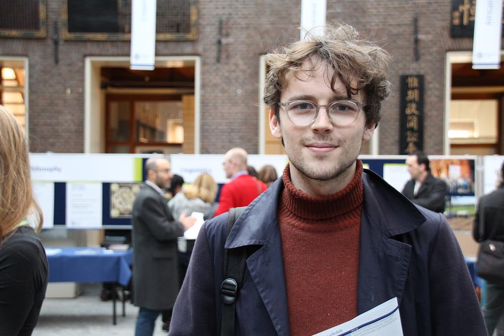 Dennis: Studying: pre-master s in Dutch Literature (Vrije Universiteit), master s in Philosophy (University of Amsterdam) Interested in: Literary Studies, Dutch Studies, Comparative Literature and