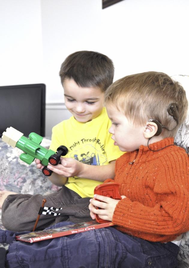 Provider Perspective: Logistics High-quality microphone at both sites Use of a document camera to show smaller toys, books Planning therapy sessions requires more