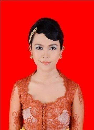 BIOGRAPHY Ni Made Ika Agustini was born in Gianyar, August 7 th 1992. She lives in Jln. Sakura II Gang Seroni Serongga Kaja Gianyar. She grew up in a simple family. She is absolutely Balinese.