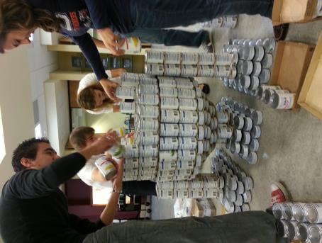 Moore and constructed a life-size R2D2 made of almost 1,000 cans of food. This was a great networking opportunity as ITE worked and spoke to the transportation engineers at Walter P. Moore.