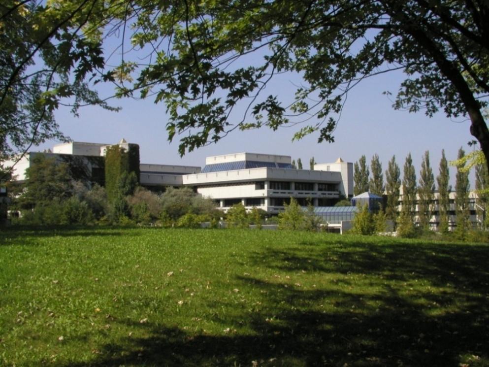 The University of Regensburg in facts: Foundation: July 18, 1962 Modern campus university & university hospital