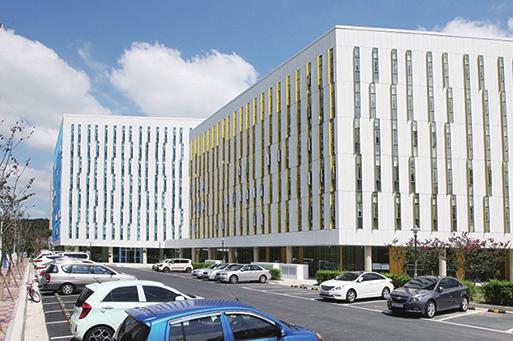 VI.Campus Life Housing KAIST operates 22 dormitories for students, 15 of which are male dormitories and 8 of which are female dormitories.