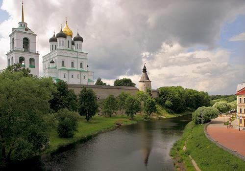 The Original name of Pskov was Pleskov meaning the town of purling water. The land of Pskov has a very interesting history. From the ancient times, the town has been famous for its glamour.