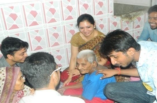 These people do not remember their family nor remember where they are from. The old age home is run by Dr.G.B.Bhagat.