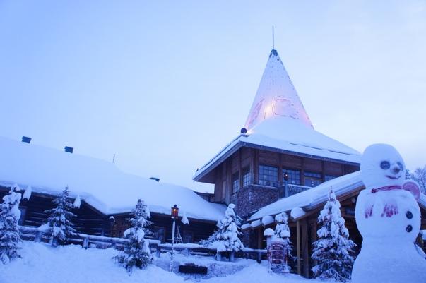 2) February On the first week of February, other exchange friends and I travelled to Lapland, which was