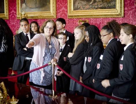 Your booked visit: what to expect Self-Guided Visit Duration: 1 hour 30 minutes KS1 to 3 A visit to the State Rooms at Buckingham Palace is a unique experience, combining history, an art collection