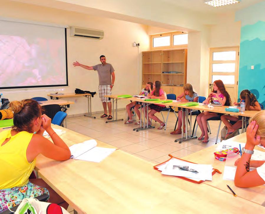 ENGLISH COURSES METHODOLOGY Focus on fluency and development Impacting 4 skills of reading, writing, speaking and