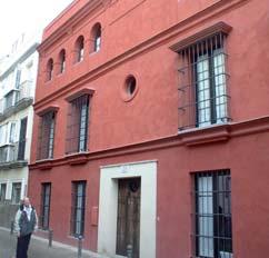 .. A 1800 square-metre Sevillian mansion in the heart of the city, just a few steps from the cathedral and main shopping streets; and an annexe, the clic ih Teacher Training Institute.