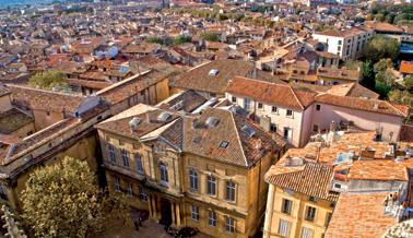Weather in Aix-en-Provence Courses will begin on Monday the 6th of July, 2015. The program is based on 50 hours of French language courses and 12 hours on French culture. Courses are scheduled from 9.