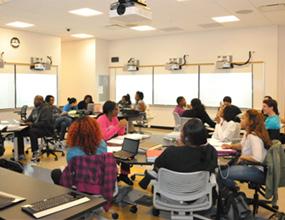 eight StarBoards that allow for collaboration and active learning. (Right) The Chicago State University Data Center fosters student innovation and provides an experiential curriculum.
