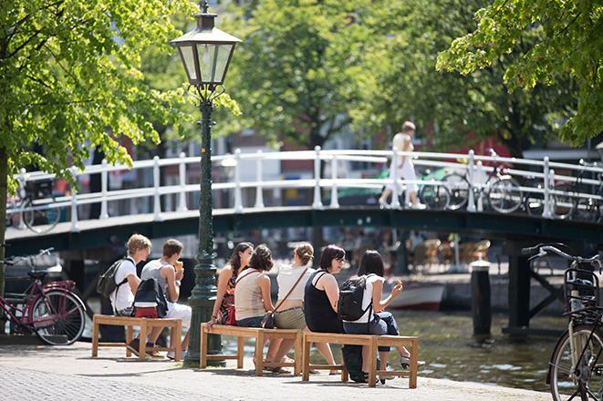 Enjoy strolling through the narrow cobbled streets and become familiar with the dozens of cafes, shops and bars that line the leafy canals.
