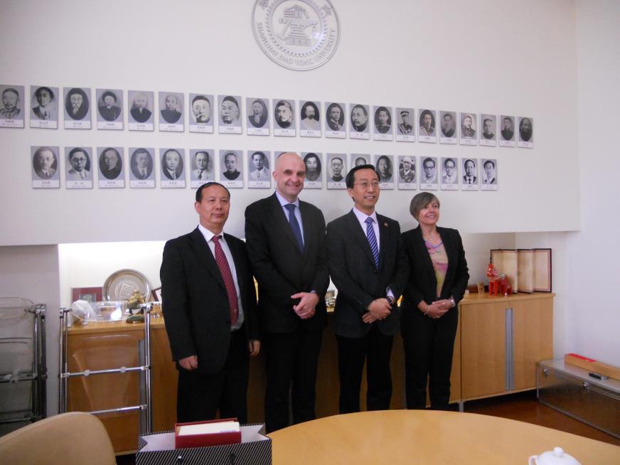 IV/ INSA LYON AND SHANGHAI JIAO TONG UNIVERSITY (SJTU): COLLABORATION AT THE HIGHEST LEVEL INSA Lyon has built a vibrant cooperation with the School of Electronic Information and Electrical