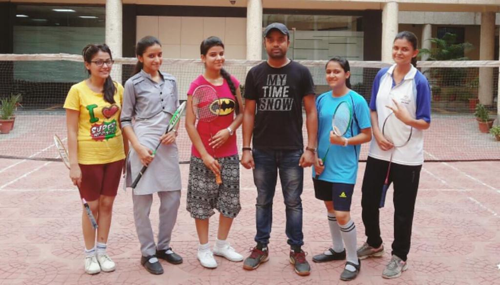 BADMINTON COMPETITION - SENIOR GIRLS (XI TO XII) Dated: th July, 0 One team from each house participated in the competition. ARYABHATTA HOUSE won the Competition and PATEL HOUSE was the Runner up.