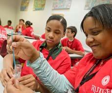 program overview Putting College Dreams Within Reach The Rutgers Future Scholars program introduces economically disadvantaged, academically promising middle school students from Rutgers four host