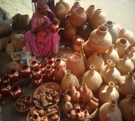 SUB :- EVS LEVEL A 2 Class III L 15 Making pots Worksheet 20 Skill focused Target learning Outcome Suggested strategies 1. To observe different types of clay pots in their surroundings. 2. To observe material used in making clay pots.
