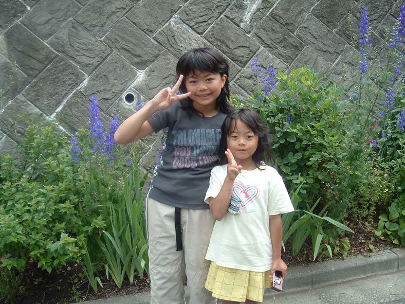 Elementary School: Juri and Honami Yamamoto 11 and 8 years old Live in Hiratsuka Walk