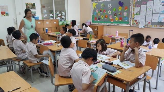 From Head of Vietnamese Studies Dear Parents, Students participated in a SOSE lesson in Year 3 Group work in a Math lesson Year 5 Newspaper for Teachers' Day In recent weeks, we continued observing