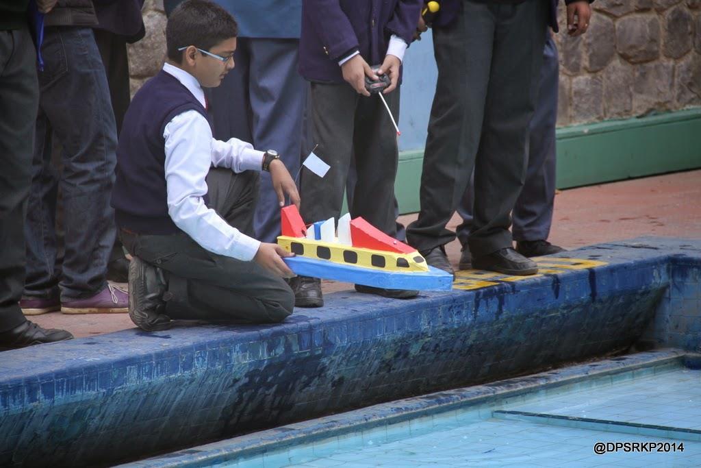 machines tried to score the maximum goals for themselves. In Boat Racing, wirelessly controlled boats competed for the fastest position in the school swimming pool.