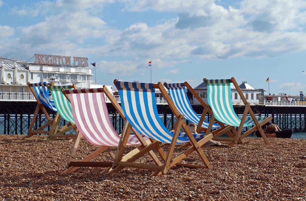 If you are planning to bring a Sch!l Group to the UK Short-Stay School Groups Brighton, Shoreham by sea, Lancing, Hove & Steyning English Language Homestays Brighton is an English seaside resort town.