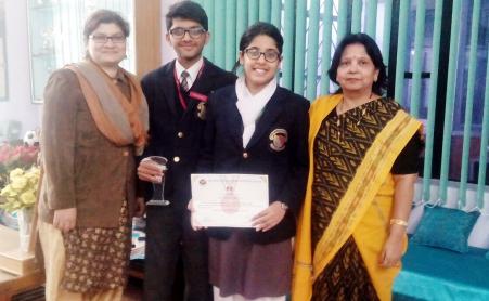 Framed and Samya Shukla, Aditi Singh, Preeti Mukherjee, Proshita Agarwal and Shivie Sharma of class V won the first prize in Dream