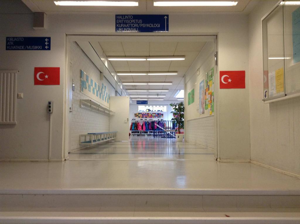 There is no restriction on clothes/dressing for the personnel or for the students in this school. Alim Uzun Mehmet Gever Muhittin Daş 26 September 2013 1.