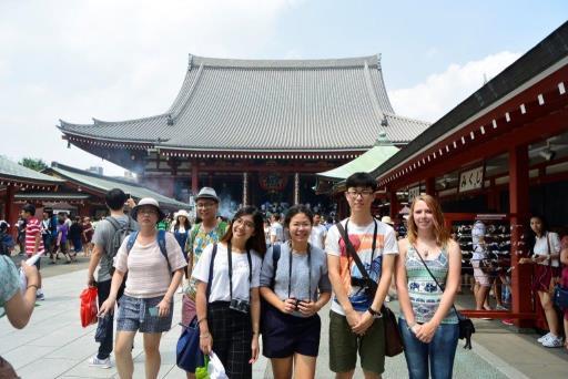 After the cooking workshop, we will explore Asakusa, one of the most popular spots in Tokyo where you can see buildings in traditional styles.