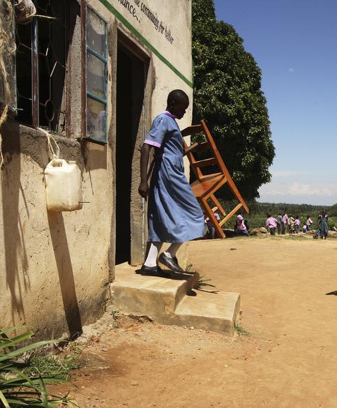 Motivating Service Providers A Kenyan program that gave scholarships to highperforming girls raised test scores, and improved teacher attendance When students and families became more motivated,