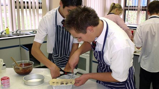 Food Preparation & Nutrition GCSE Optional Examination Board: AQA Syllabus title and number: GCSE FOOD PREPARATION & NUTRITION Outline of Course: This new GCSE Food Preparation and Nutrition is an