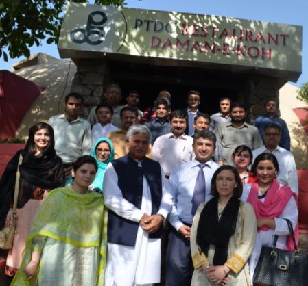 Participants of the workshop series Teaching Archaeology and Cultural Heritage Management attend the Harappa International Conference in Lahore with series organizer Dr.