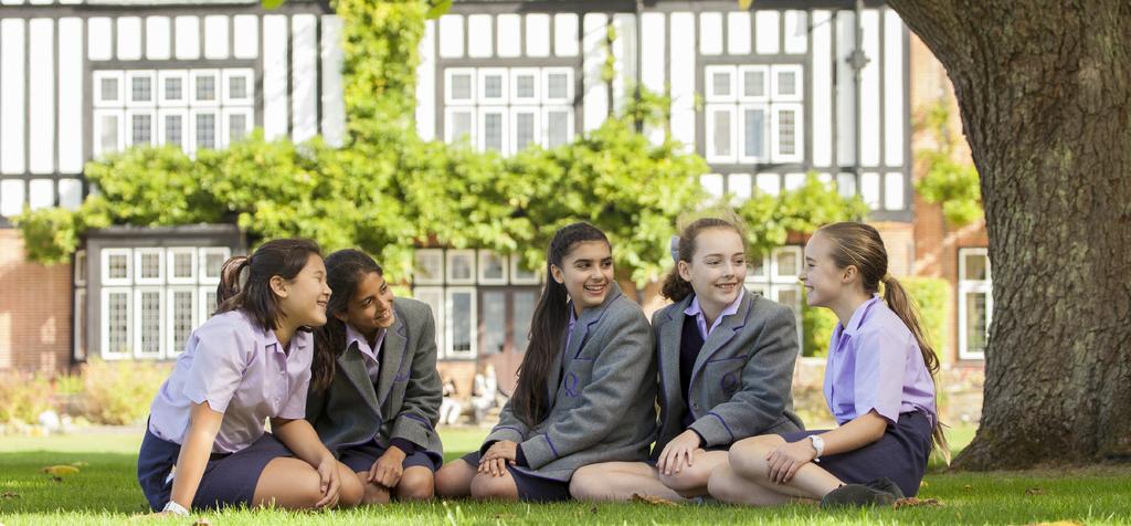 Queenswood background information INFORMATION FOR APPLICANTS Queenswood is a progressive boarding and day school for around 420 girls, aged between 11 and 18, where boarders make up more than half of