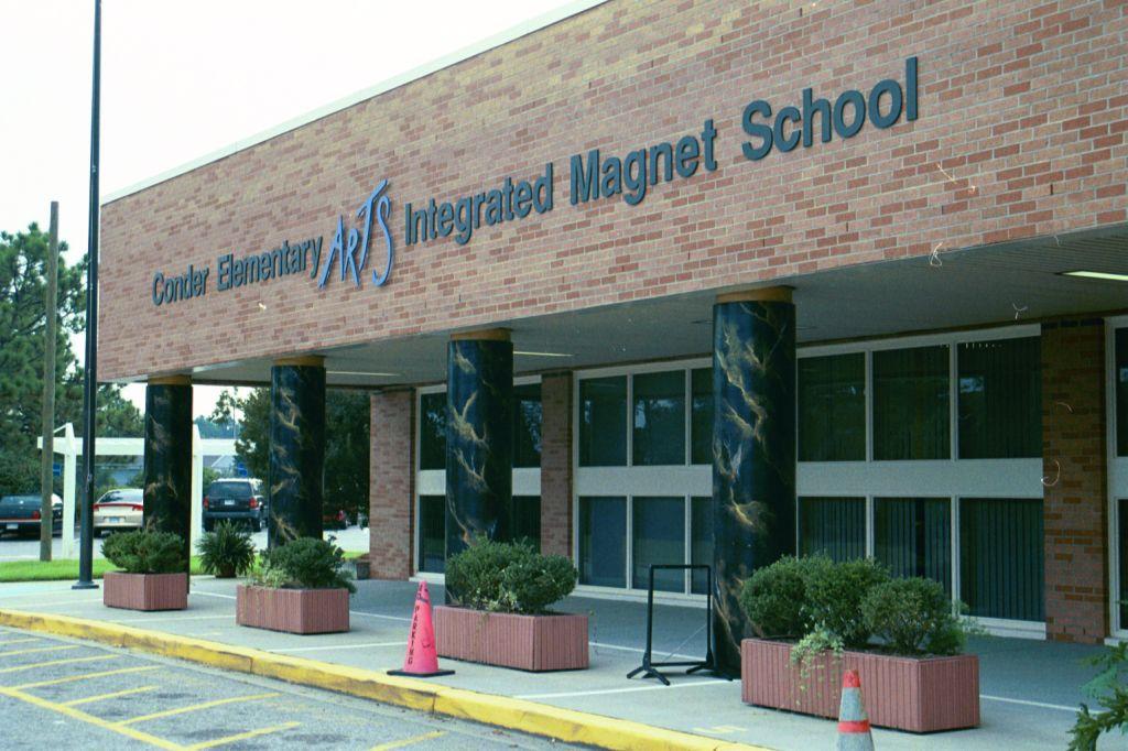 1 L.W. Conder Elementary Arts Integrated Magnet School Mrs.