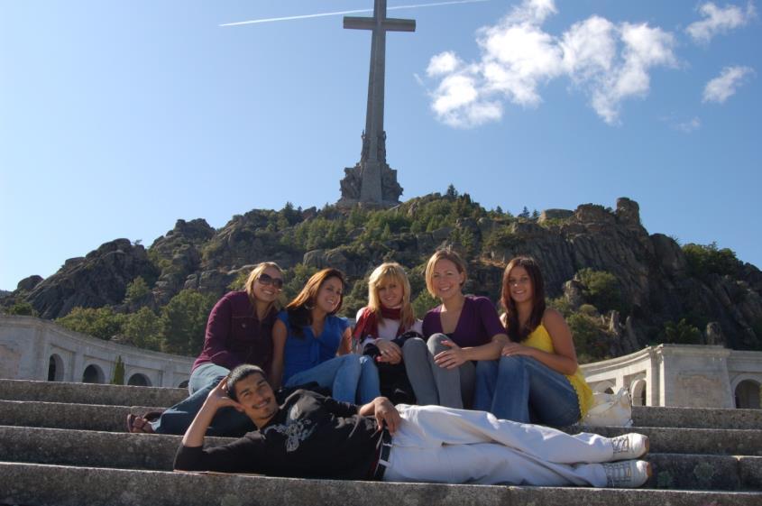 Field trips and cultural activities Students can participate in two cultural visits per course in Alcalá.