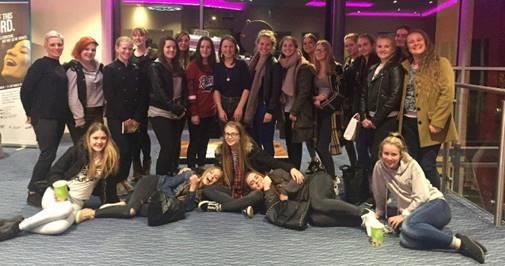 PE TRIP TO SEE ANNA KESSEL On Monday 9 th November a group of 17 students attended a talk by Anna Kessel about her book Eat, Sweat, Play: How Sport can change our lives.