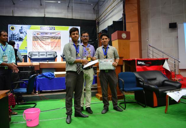 w) Winners of lower level quiz competition x) Offering vote of thanks y) Group photo
