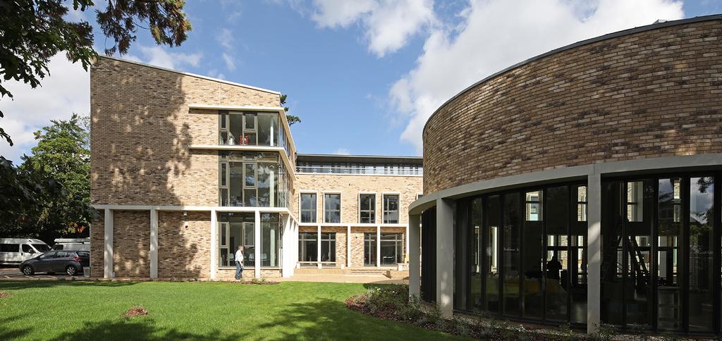 d Overbroeck s Oxford Using the brand new sixth form site completed in September 2017, d Overbroeck s offers a wonderful setting for a summer school, complemented by its first-class and modern