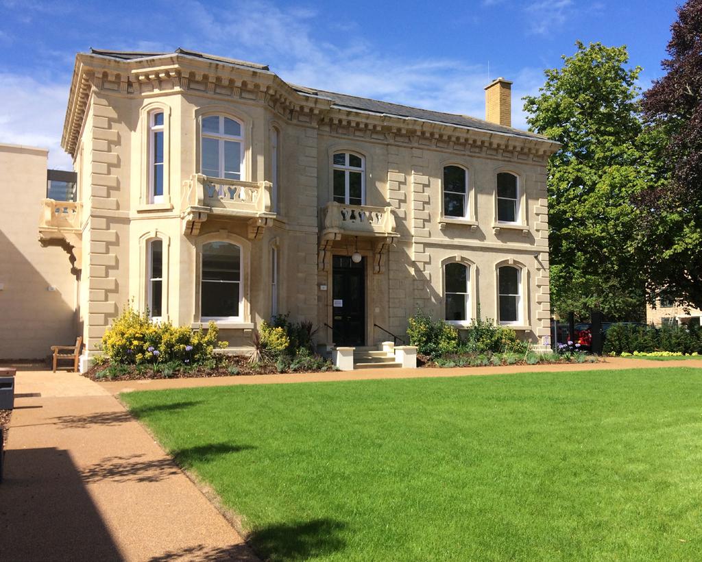 KEY POINTS 333 Banbury Road, Oxford, OX2 7PL, United Kingdom Twin and triple bedrooms Shared bathrooms between 4-6 students Wi-Fi available throughout campus Accommodation is set in boarding houses,