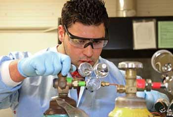 New Pharmaceutical Sciences Program UMass Lowell is the first public university in Massachusetts to offer graduate degree programs in pharmaceutical sciences.