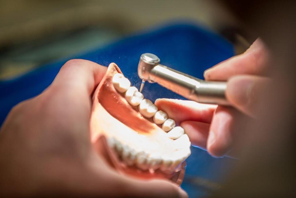 WALES DEANERY WELSH DENTAL THERAPIST FOUNDATION TRAINING PROGRAMME Are you newly or recently qualified as a Dental Therapist? Working part-time or in a temporary post?