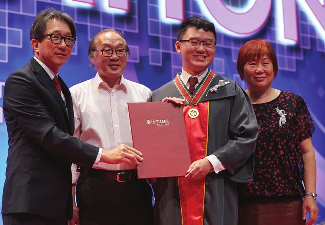 10 Pixels OUTSTANDING Graduates LEE KUAN YEW AWARD How the tables have turned for Goi Jia Jian!
