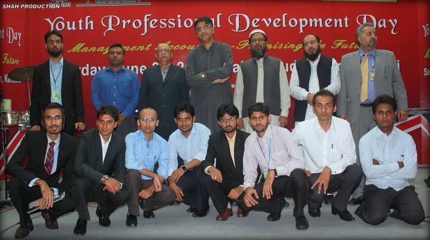 Abdul Wasey Khan, Honorary Secretary and Chairman Students Affairs Committee (2 nd from Right) is accompanied by MD, KSE (3 rd from Right); Chairman, Lahore Branch Council (1 st from