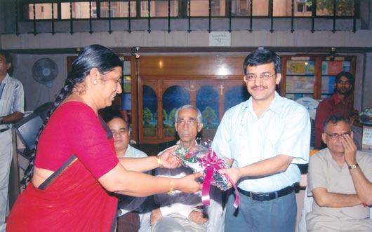 Gupta, HOD, IT, welcoming Sh. Ganguly on Farewell Function Welcome of Current Chairman Sh. Vineet Joshi Consequent upon repatriation of Sh. Ashok Ganguly, Chairman, CBSE to his parent department, Sh.