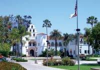 University of San Diego San Diego, California San Diego is on the Southern California Coast of the Pacific Ocean, approximately 120 miles (190 km) south of Los Angeles and immediately adjacent to the
