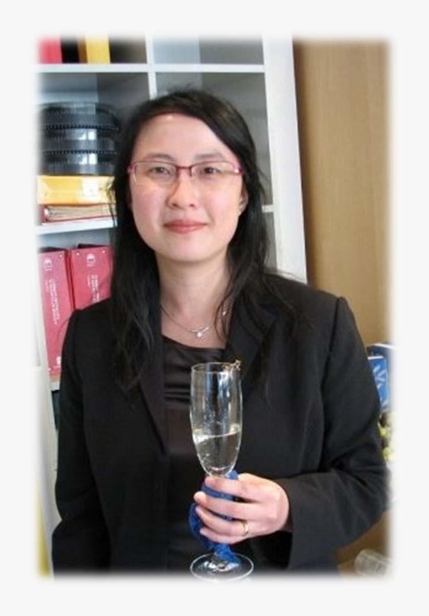 Dr. Cheung Louisa Jayne Yin Chun 2001 graduate