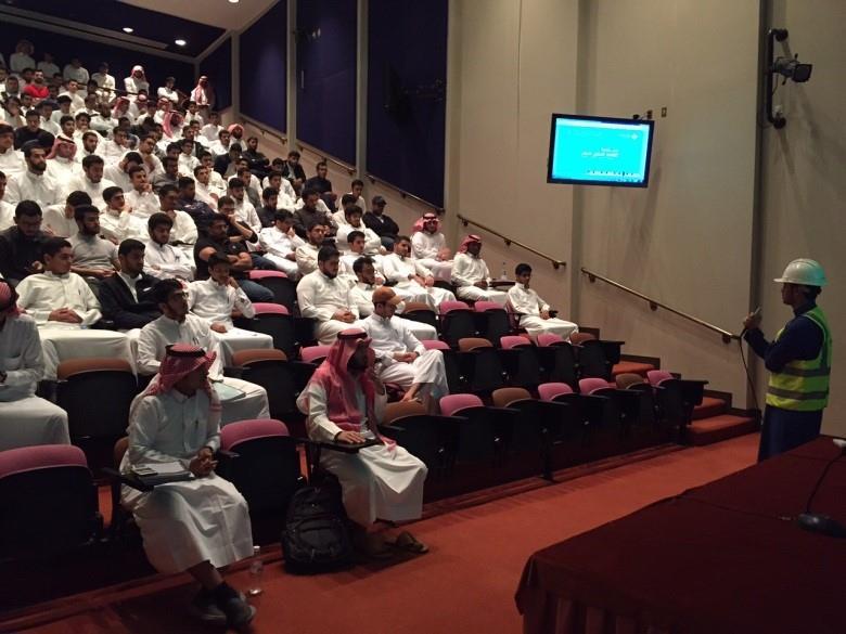 A lecture about the Riyadh train project and its importance The College, represented by the community and continuing education unit and in cooperation with the Public Transport Culture Initiative