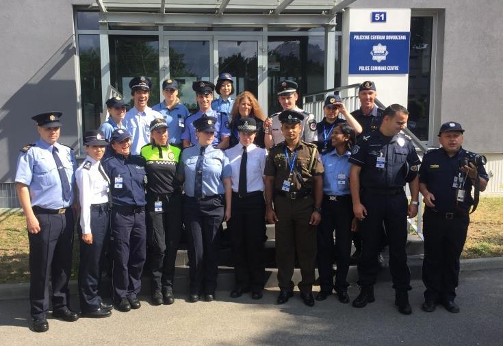 Jay, together with other female officers in different Polish law enforcement agencies and representatives from international women rights organizations gave presentations and discussed on the